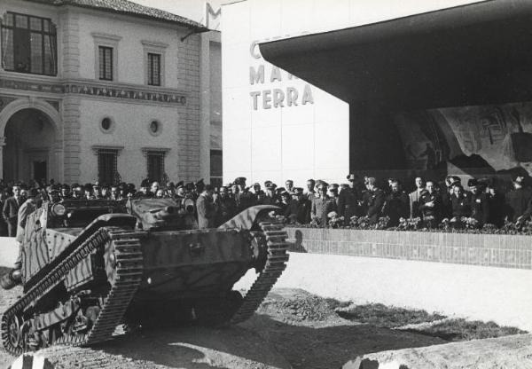 Fiera di Milano - Campionaria 1939 - Visita del conte di Torino Vittorio Emanuele di Savoia