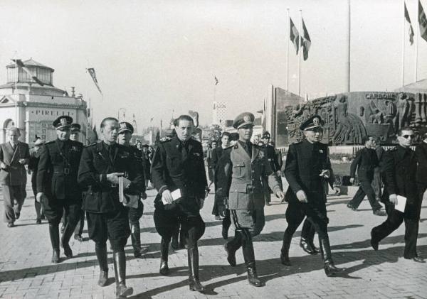 Fiera di Milano - Campionaria 1939 - Visita del sottosegretario alle corporazioni Renato Ricci