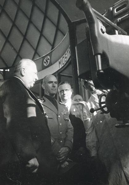 Fiera di Milano - Campionaria 1939 - Visita del sottosegretario alle corporazioni Renato Ricci