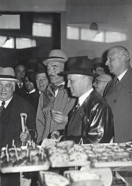 Fiera di Milano - Campionaria 1939 - Visita di Piero Pirelli