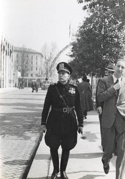 Fiera di Milano - Campionaria 1939 - Visita dell'onorevole Angelo Tarchi