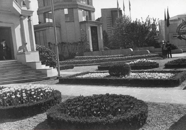Fiera di Milano - Campionaria 1939 - Aiuole con fiori