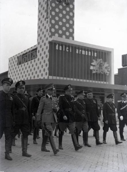 Fiera di Milano - Campionaria 1939 - Visita del duca di Bergamo Adalberto di Savoia