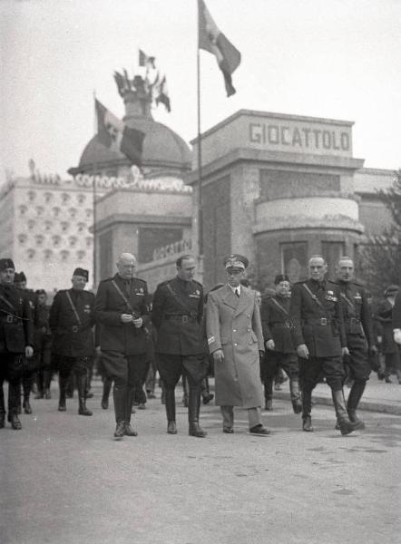 Fiera di Milano - Campionaria 1937 - Visita del duca di Bergamo Adalberto di Savoia