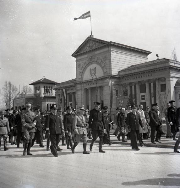 Fiera di Milano - Campionaria 1942 - Visita del Re Vittorio Emanuele III