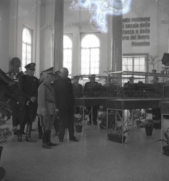 Fiera di Milano - Campionaria 1942 - Visita del Re Vittorio Emanuele III