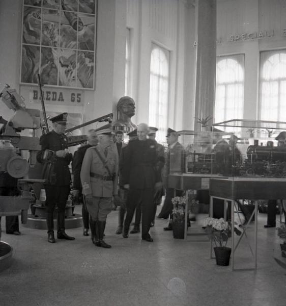 Fiera di Milano - Campionaria 1942 - Visita del Re Vittorio Emanuele III