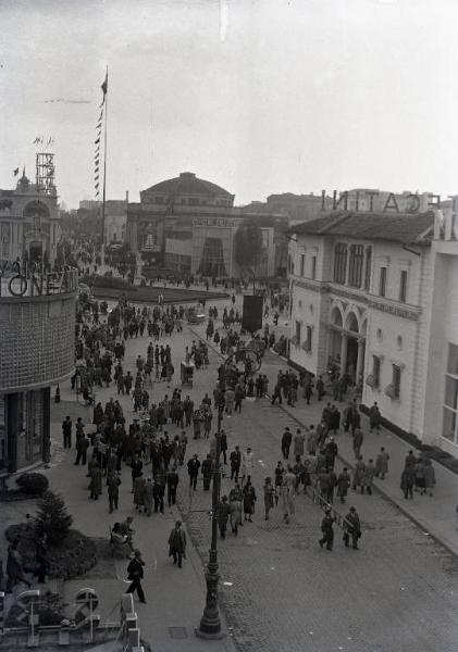 Fiera di Milano - Campionaria 1940 - Viale dell'industria e piazza Italia