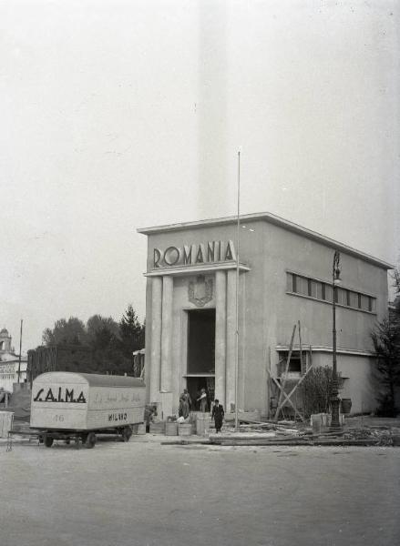 Fiera di Milano - Campionaria 1940 - Padiglione della Romania - Lavori di rifinitura esterna