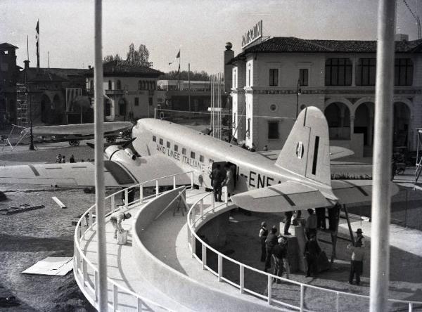Fiera di Milano - Campionaria 1940 - Area espositiva all'aperto della Fiat - Lavori di allestimento