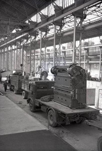 Fiera di Milano - Campionaria 1946 - Padiglione della meccanica "A" - Lavori di allestimento