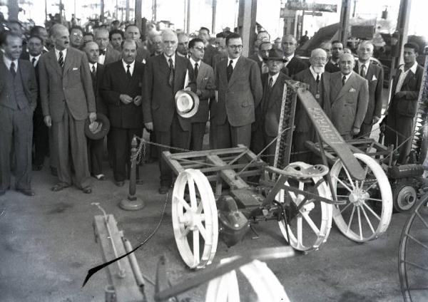 Fiera di Milano - Campionaria 1946 - Visita di dirigenti della Fiera e di autorità cittadine