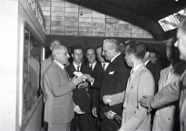 Fiera di Milano - Campionaria 1946 - Visita del presidente della Repubblica Enrico De Nicola in occasione della inaugurazione