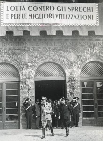 Fiera di Milano - Campionaria 1940 - Visita del principe di Piemonte Umberto II di Savoia