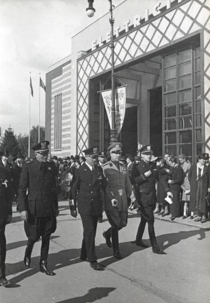 Fiera di Milano - Campionaria 1940 - Visita di personalità in occasione della Giornata delle nazioni