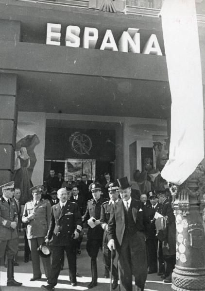 Fiera di Milano - Campionaria 1940 - Visita di personalità in occasione della Giornata delle nazioni