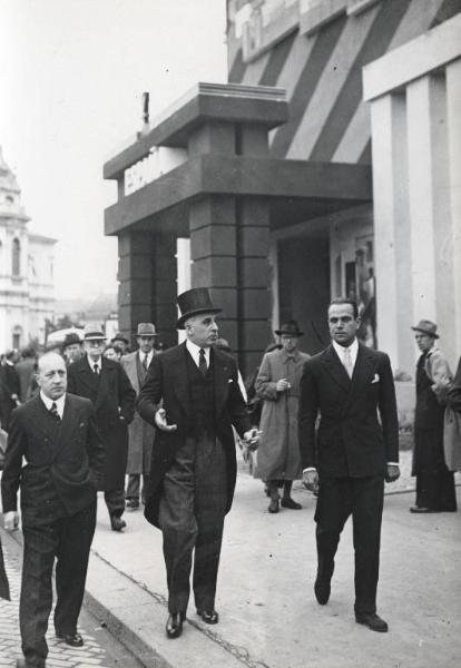 Fiera di Milano - Campionaria 1940 - Visita dell'ambasciatore di Spagna a Roma Pedro Garcia Conde