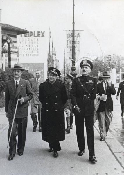 Fiera di Milano - Campionaria 1940 - Visita del sottosegretario all'industria spagnola Ignacio Munoz Rojas