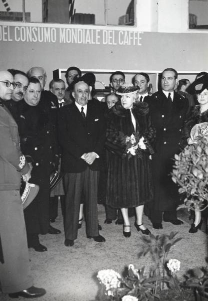 Fiera di Milano - Campionaria 1940 - Visita dell'ambasciatore del Brasile Pedro Leao Velloso