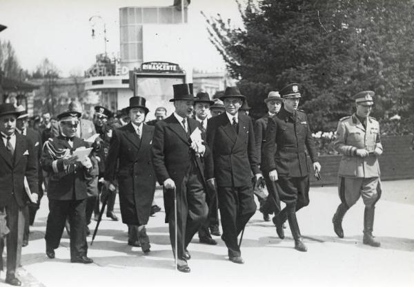 Fiera di Milano - Campionaria 1940 - Visita dell'ambasciatore di Francia a Roma André Francois Poncet