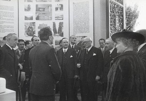 Fiera di Milano - Campionaria 1940 - Visita di una missione francese