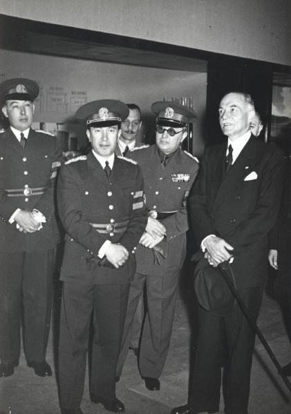 Fiera di Milano - Campionaria 1940 - Visita del ministro del commercio estero di Romania Joan Christu