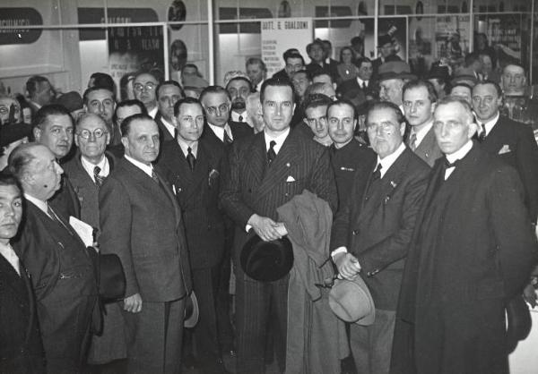 Fiera di Milano - Campionaria 1940 - Visita del direttore generale della sanità pubblica Giovanni Petragnani