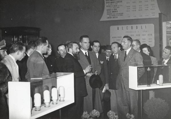 Fiera di Milano - Campionaria 1940 - Visita del direttore generale della sanità pubblica Giovanni Petragnani