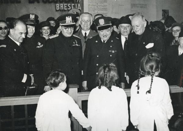 Fiera di Milano - Campionaria 1940 - Visita del direttore generale del Ministero dell'educazione Guido Mancini in occasione della inaugurazione della Mostra della scuola materna