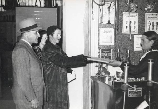 Fiera di Milano - Campionaria 1940 - Visita del senatore Aurelio Liotta