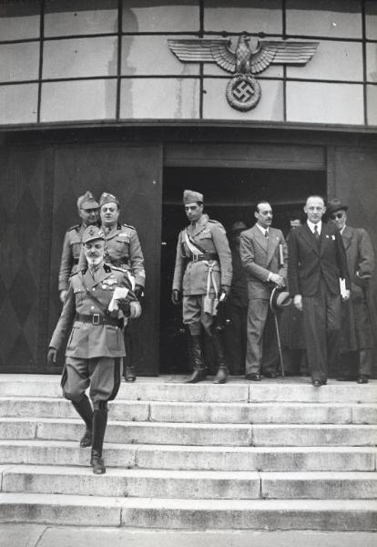 Fiera di Milano - Campionaria 1940 - Visita dei membri della Commissione Ispettorato superiore servizi tecnici del Ministero della guerra