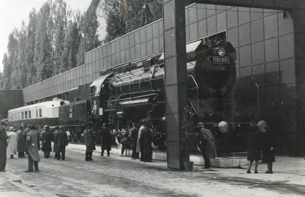 Fiera di Milano - Campionaria 1940 - Area espositiva all'aperto delle Ferrovie romene Officine N. Malaxa