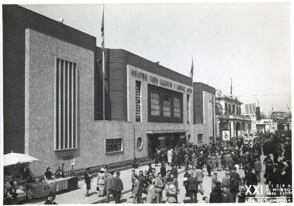 Fiera di Milano - Campionaria 1940 - Viale del commercio - Folla di visitatori