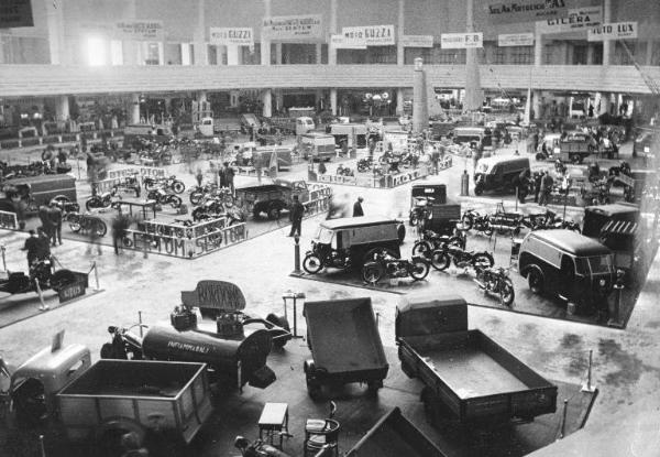 Fiera di Milano - Campionaria 1940 - Salone del ciclo, motocarro e della motonautica nel palazzo dello sport