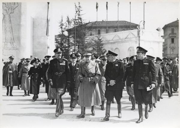 Fiera di Milano - Campionaria 1941 - Visita del conte di Torino Vittorio Emanuele di Savoia e del ministro delle comunicazioni Giovanni Host Venturi in occasione della inaugurazione