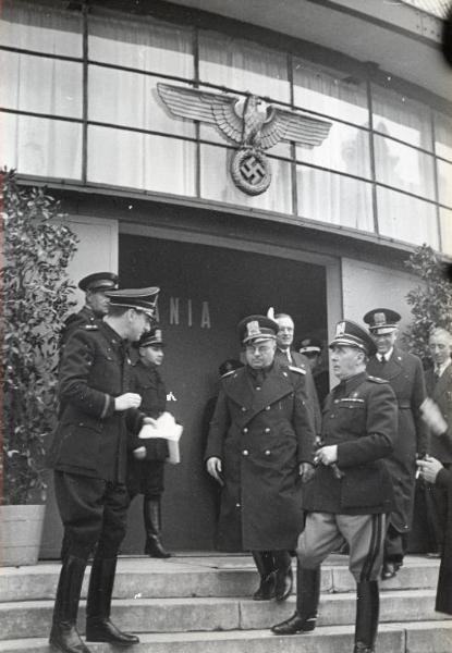 Fiera di Milano - Campionaria 1941 - Visita del sottosegretario alle corporazioni Ermanno Amicucci