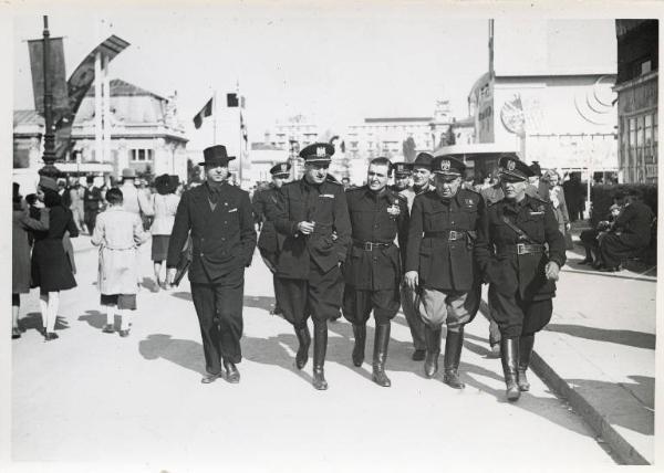 Fiera di Milano - Campionaria 1941 - Visita del presidente della Confederazione commercianti Giorgio Molfino