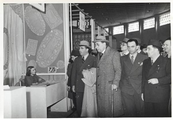 Fiera di Milano - Campionaria 1941 - Visita del consigliere nazionale Gazzotti