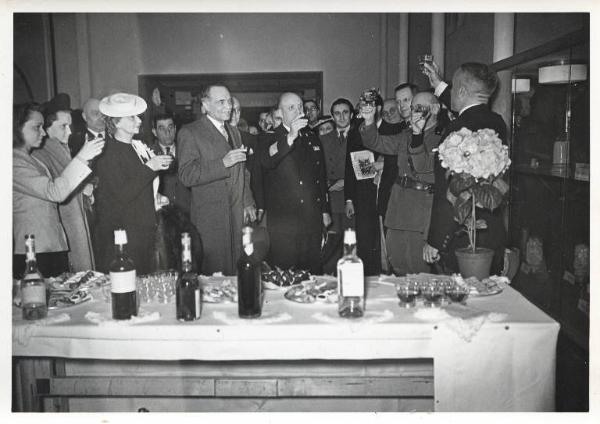 Fiera di Milano - Campionaria 1941 - Visita di personalità in occasione della Giornata spagnola