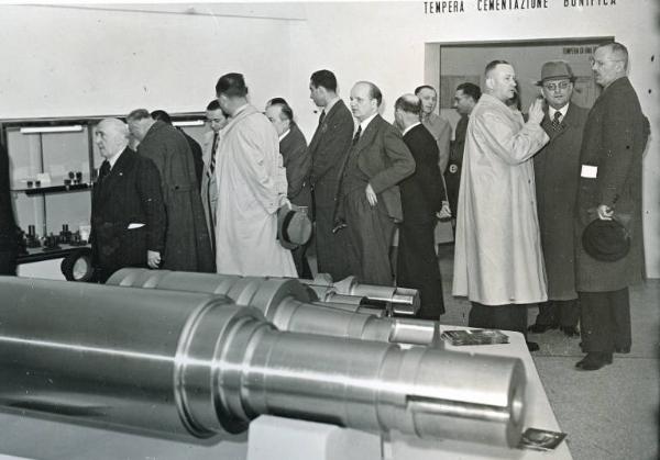 Fiera di Milano - Campionaria 1941 - Visita di giornalisti alla Mostra dell'acciaio speciale germanico