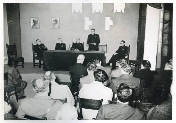 Fiera di Milano - Campionaria 1941 - Visita di giornalisti alla Mostra della birra e del luppolo tedeschi - Conferenza