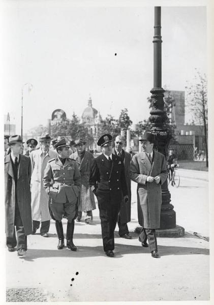 Fiera di Milano - Campionaria 1941 - Visita del prefetto di Milano Carlo Tiengo e del federale di Milano Andrea Ippolito nella fase di allestimento