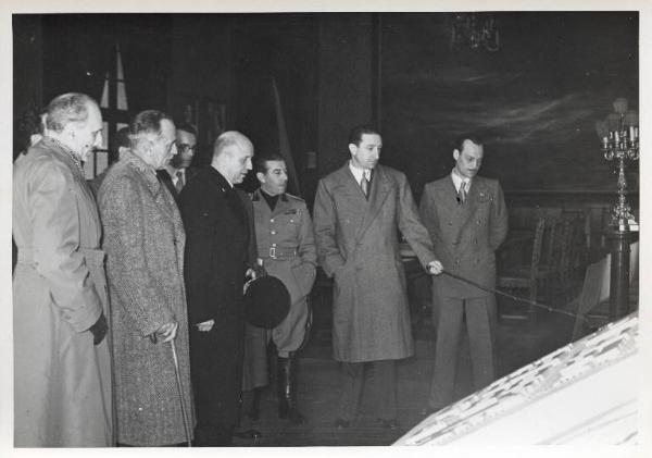 Fiera di Milano - Campionaria 1941 - Visita del prefetto di Milano Carlo Tiengo e del federale di Milano Andrea Ippolito nella fase di allestimento