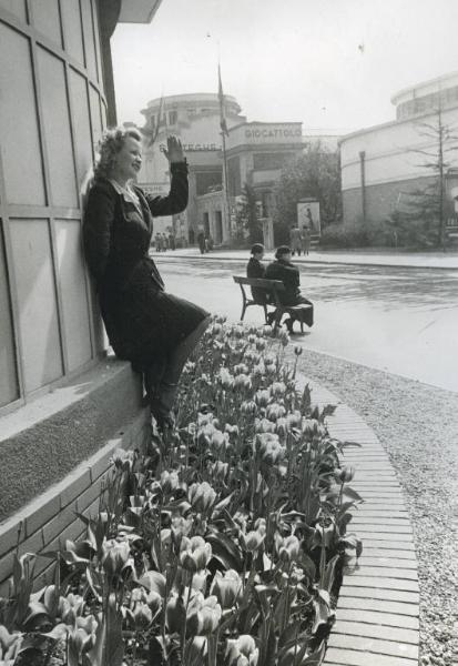 Fiera di Milano - Campionaria 1941 - Aiuola con fiori