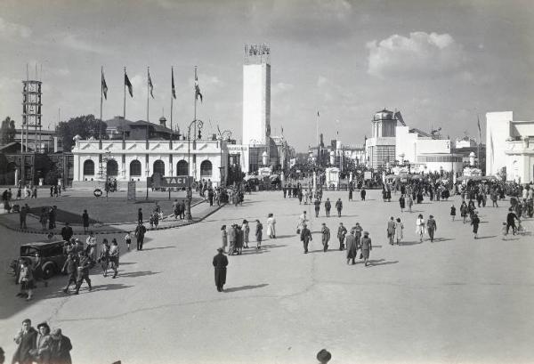 Fiera di Milano - Campionaria 1941 - Entrata di piazza Giulio Cesare