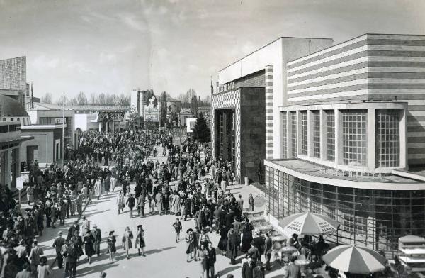 Fiera di Milano - Campionaria 1941 - Viale del commercio