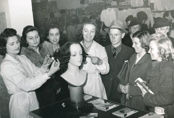 Fiera di Milano - Campionaria 1941 - Padiglione delle botteghe di vendita - Stand