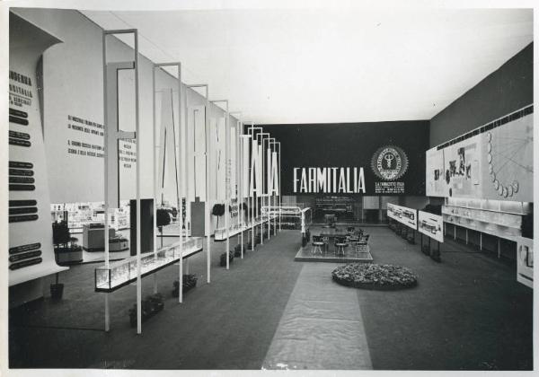 Fiera di Milano - Campionaria 1941 - Padiglione della Mostra della chimica - Sala interna