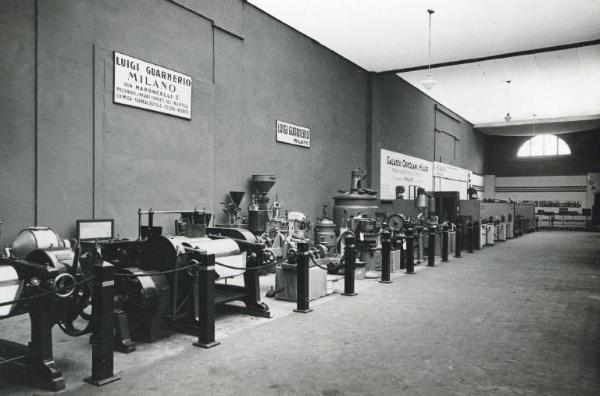 Fiera di Milano - Campionaria 1941 - Padiglione della Mostra della chimica - Sala interna