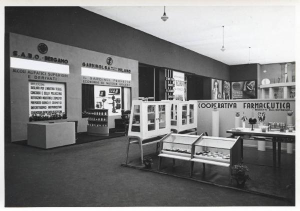 Fiera di Milano - Campionaria 1941 - Padiglione della Mostra della chimica - Sala interna